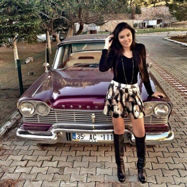 Adriana Lima'ya benzetilen İzmirli avukat 