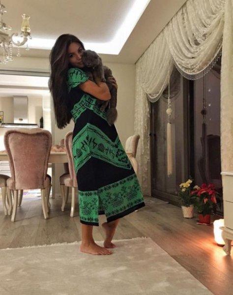 Adriana Lima'ya benzetilen İzmirli avukat 