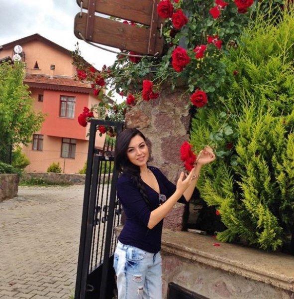 Adriana Lima'ya benzetilen İzmirli avukat 