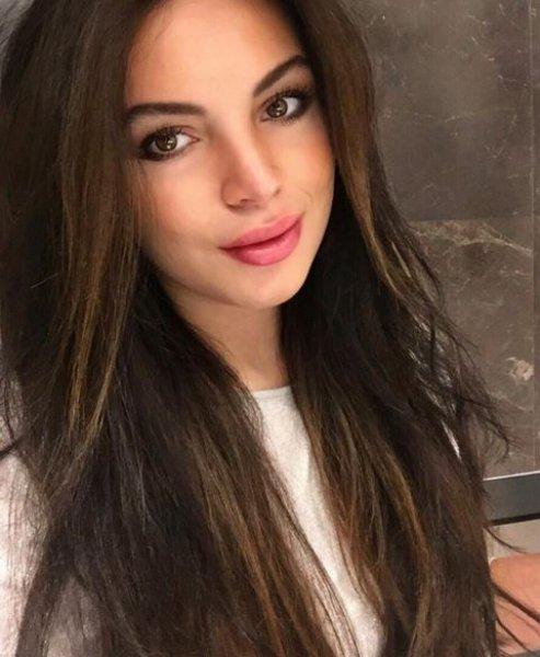 Adriana Lima'ya benzetilen İzmirli avukat 