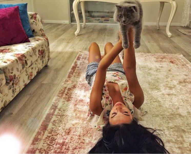 Adriana Lima'ya benzetilen İzmirli avukat 