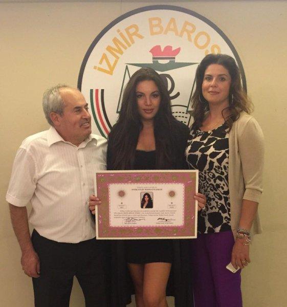 Adriana Lima'ya benzetilen İzmirli avukat 