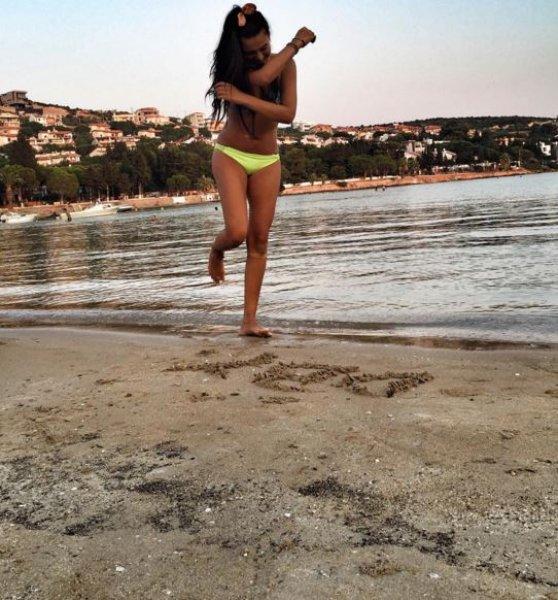 Adriana Lima'ya benzetilen İzmirli avukat 