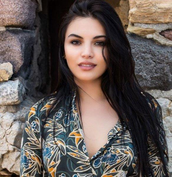 Adriana Lima'ya benzetilen İzmirli avukat 