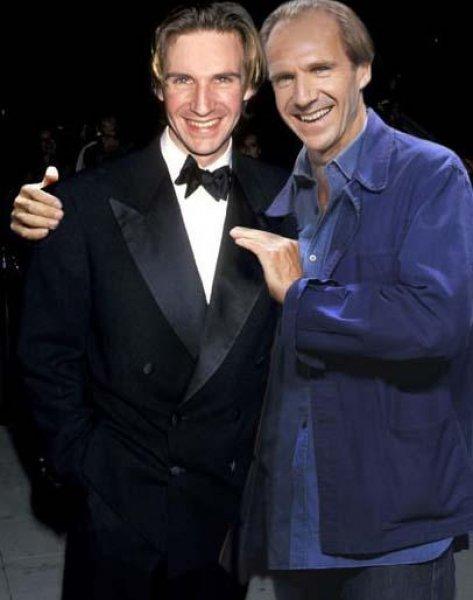 Ünlüler kendi gençlikleriyle poz verdi 