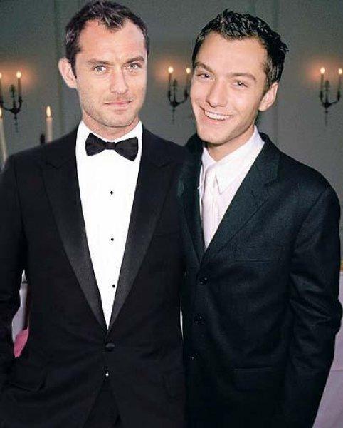 Ünlüler kendi gençlikleriyle poz verdi 