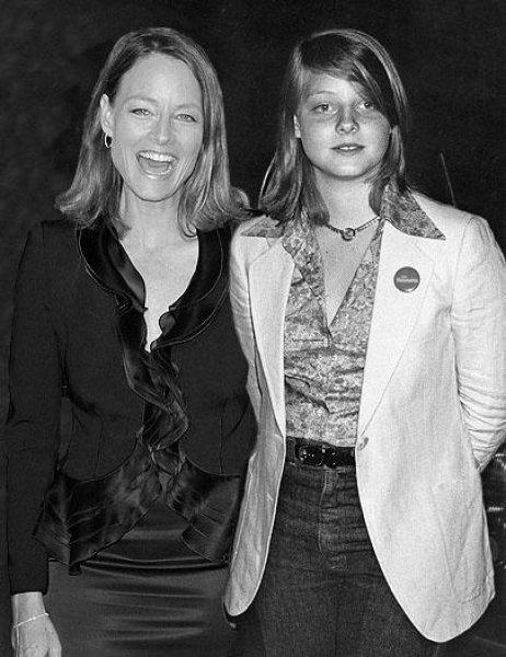 Ünlüler kendi gençlikleriyle poz verdi 