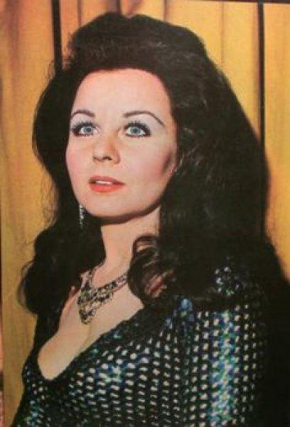 Fatma Girik'den 72. yaşına özel kutlama 