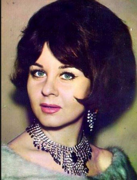 Fatma Girik'den 72. yaşına özel kutlama 