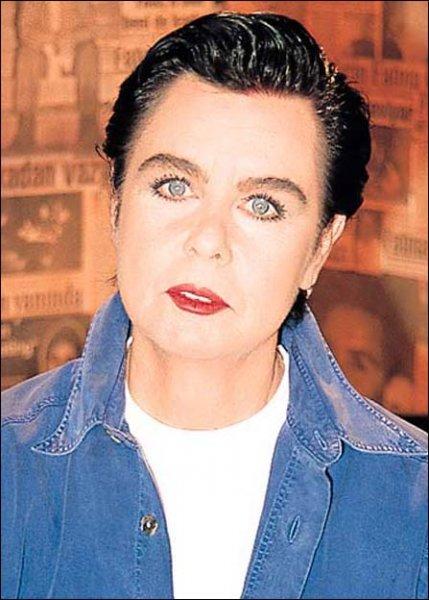 Fatma Girik'den 72. yaşına özel kutlama 