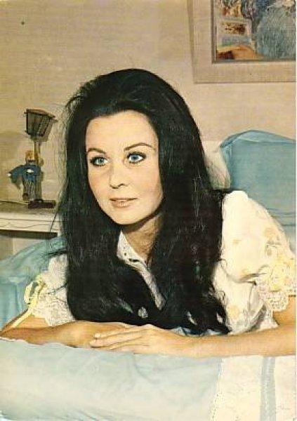 Fatma Girik'den 72. yaşına özel kutlama 