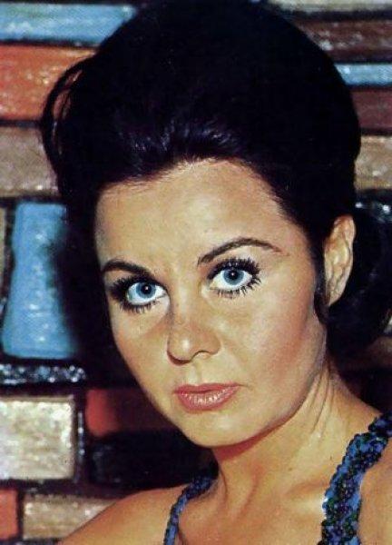 Fatma Girik'den 72. yaşına özel kutlama 