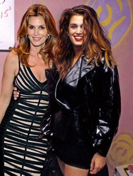 Ünlüler kendi gençlikleriyle poz verdi 