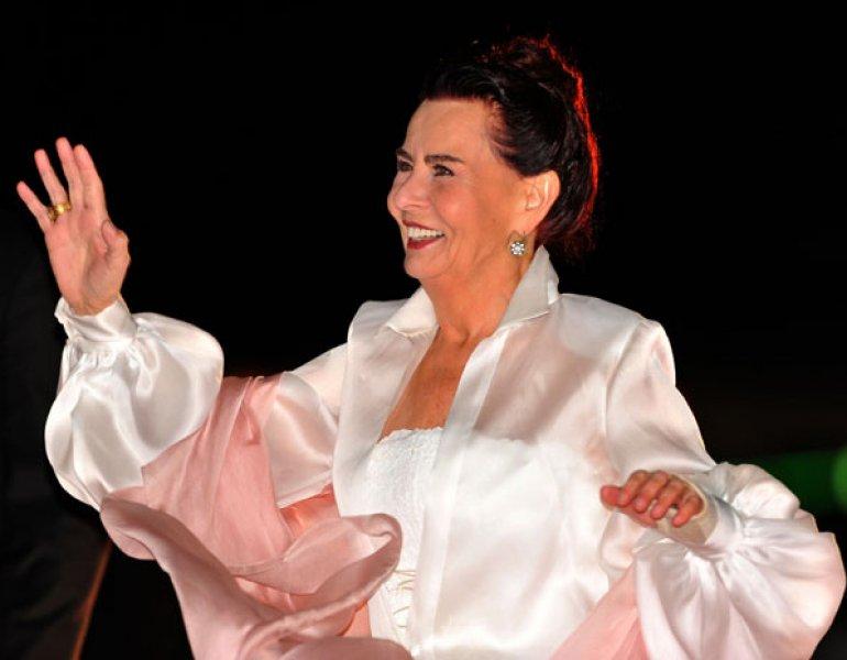 Fatma Girik'den 72. yaşına özel kutlama 