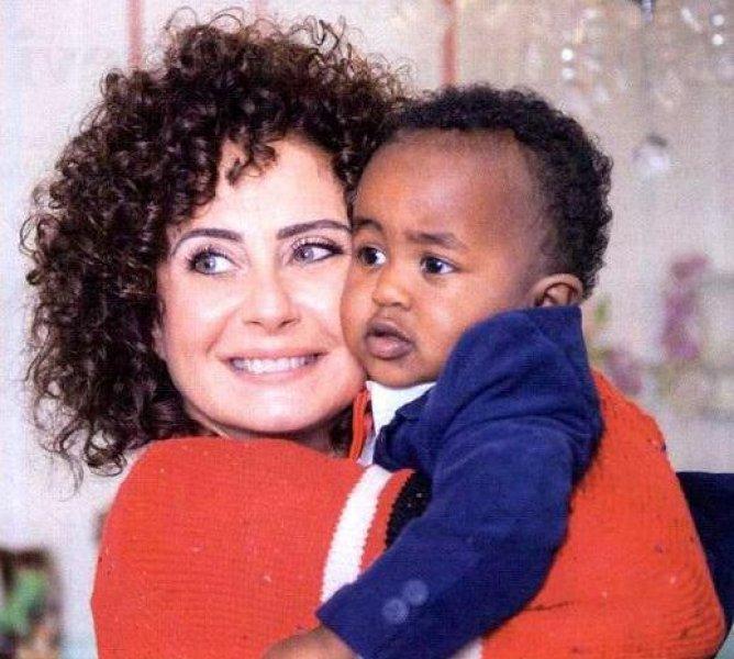 Gösteri dünyasındaki ünlülerin evlatlık çocukları - Resim 8