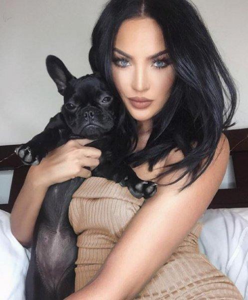 Instagram'ın yeni yıldızı Natalie Halcro 