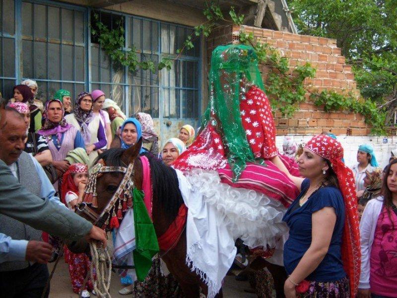 Türkiye'den ilginç düğün gelenekleri