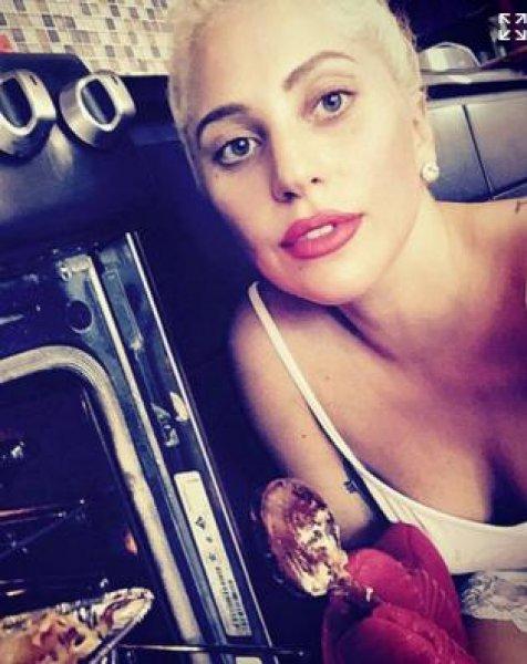 Ev işleri yapan ünlü isimler 