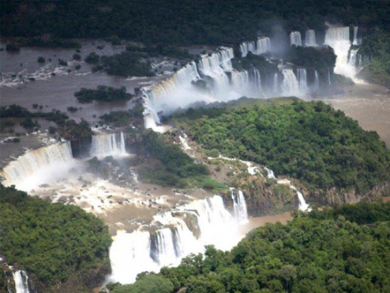 Dünyanın en görkemli akarsuyu: Victoria Şelalesi