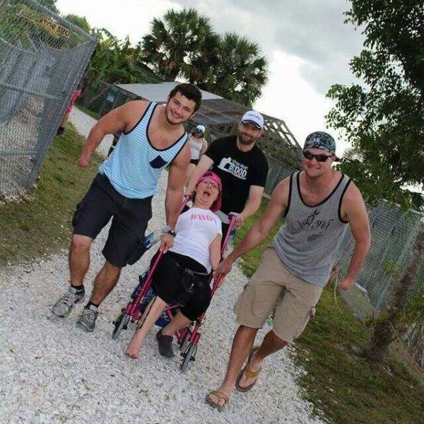 Ashley Kurpiel vücudunu kaybediyor  