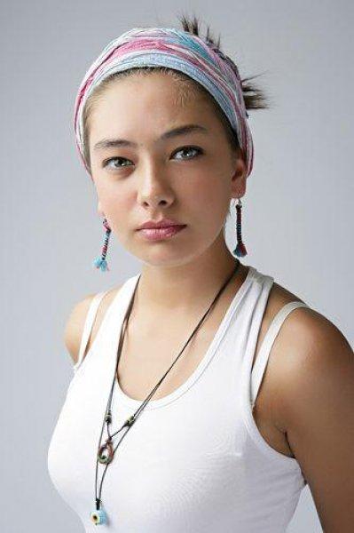 Neslihan Atagül'ün gözaltı torbalarından kurtuldu