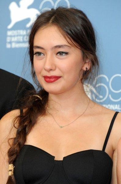 Neslihan Atagül'ün gözaltı torbalarından kurtuldu