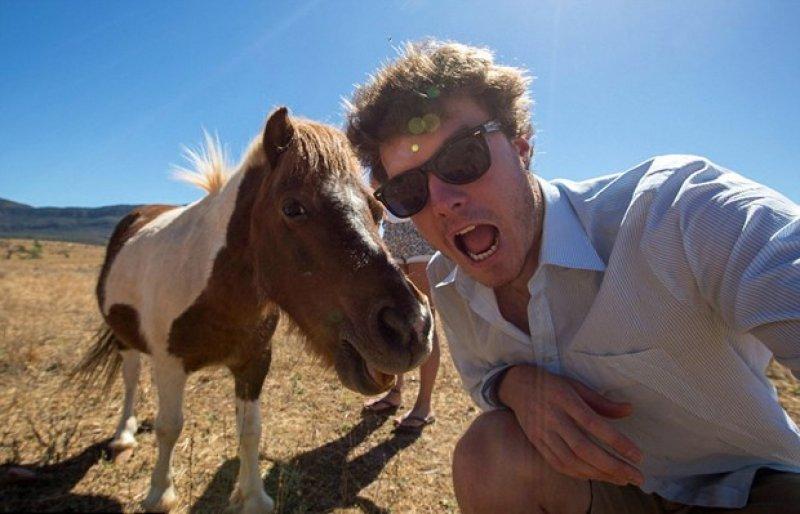 Allan Dixon'un en büyük tutkusu hayvanlarla selfie çekmek