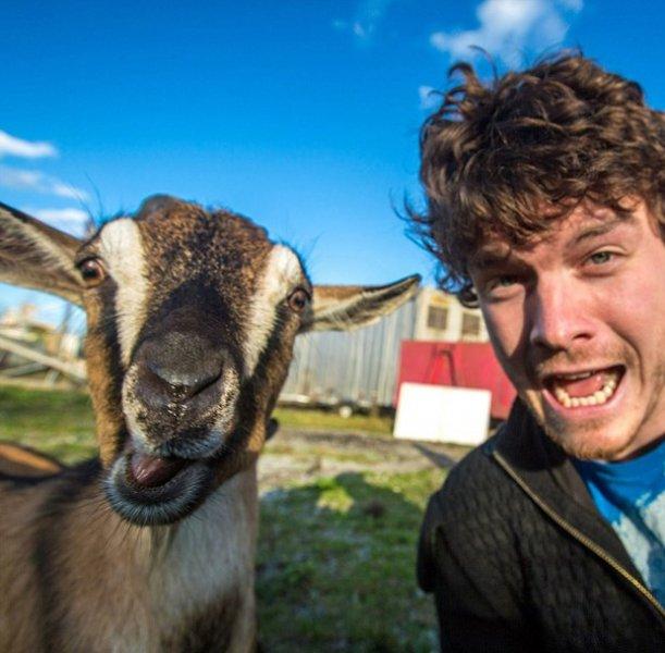 Allan Dixon'un en büyük tutkusu hayvanlarla selfie çekmek