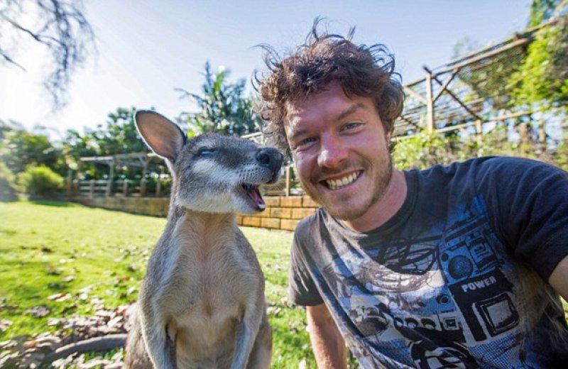 Allan Dixon'un en büyük tutkusu hayvanlarla selfie çekmek