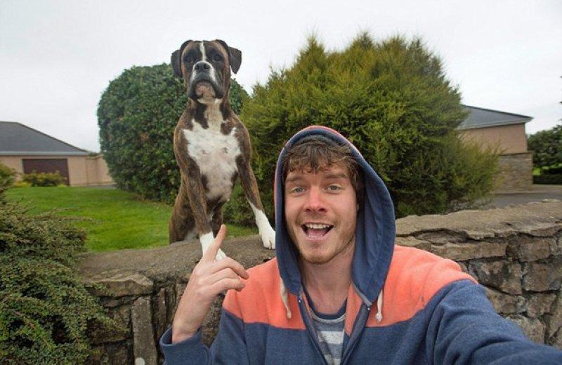 Allan Dixon'un en büyük tutkusu hayvanlarla selfie çekmek