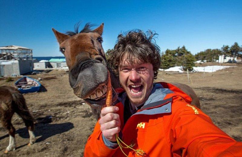 Allan Dixon'un en büyük tutkusu hayvanlarla selfie çekmek