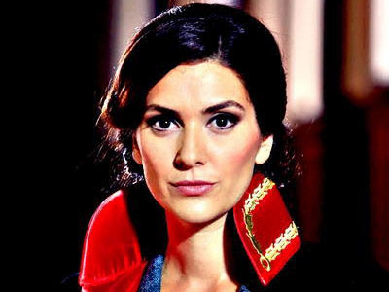 Bergüzar Korel'in 6 hali