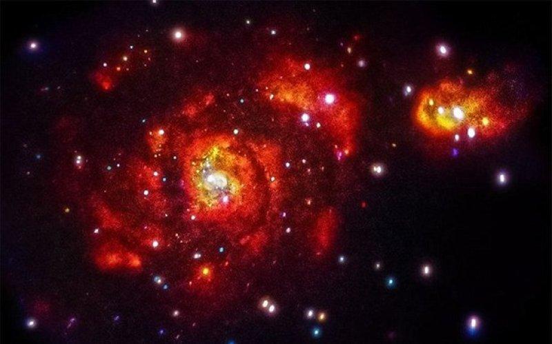 İki galaksinin birleşme anı görüntülendi