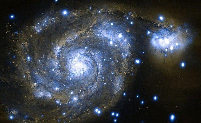 İki galaksinin birleşme anı görüntülendi