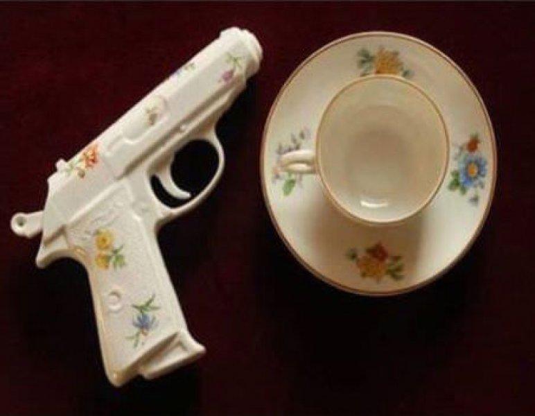 Güzel oyuncu Eda Ece sorguya çekildi 