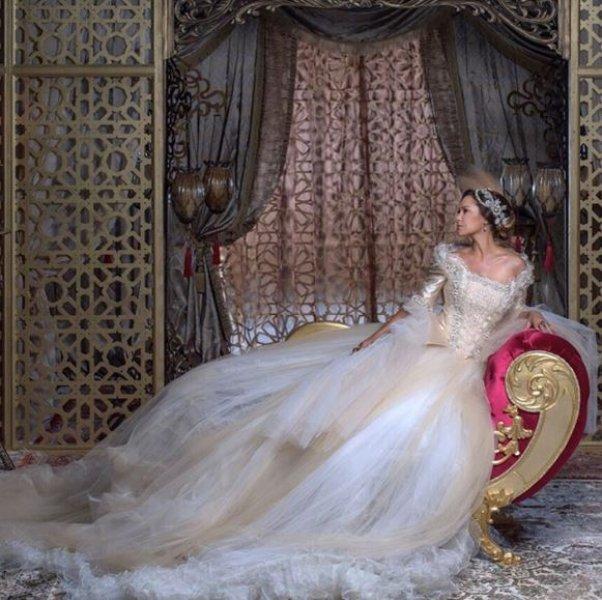 Hülya Avşar kızı Zehra'ya cip aldı