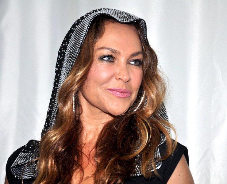 Hülya Avşar kızı Zehra'ya cip aldı