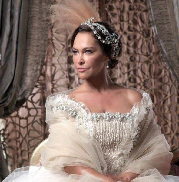 Hülya Avşar kızı Zehra'ya cip aldı