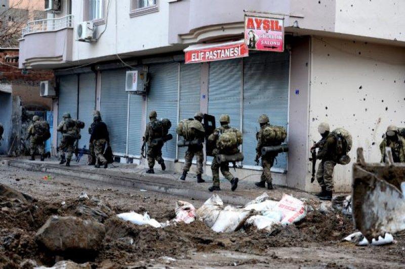 Cizre'de operasyonun 43. günü kamerada
