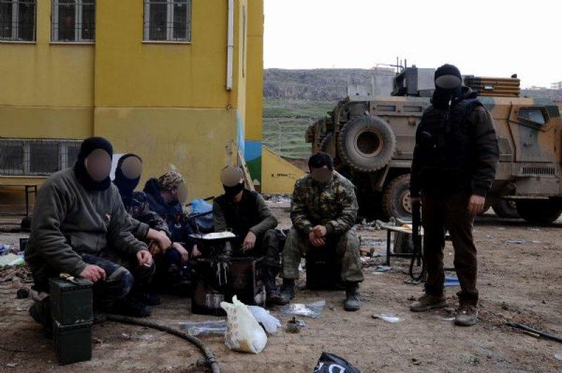 Cizre'de operasyonun 43. günü kamerada