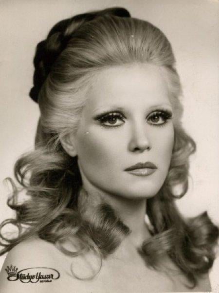 Genç yaşta evlenen ünlüler