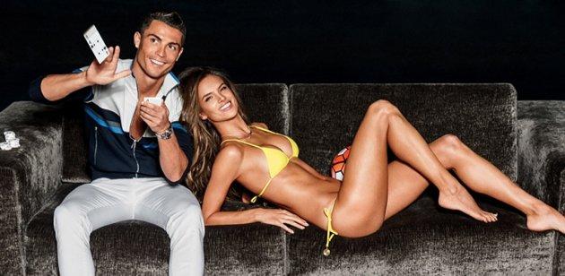 Cristiano Ronaldo ünlü manken Alessandra ile poz verdi