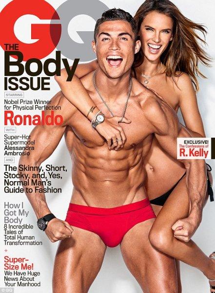 Cristiano Ronaldo ünlü manken Alessandra ile poz verdi