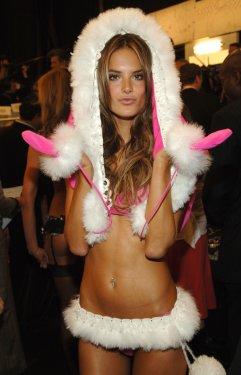 Cristiano Ronaldo ünlü manken Alessandra ile poz verdi