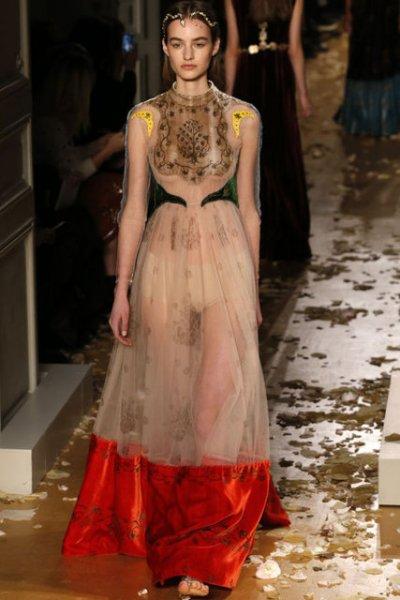 Paris'te şeffaf şov