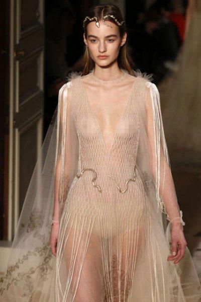 Paris'te şeffaf şov