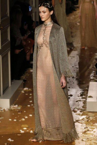 Paris'te şeffaf şov