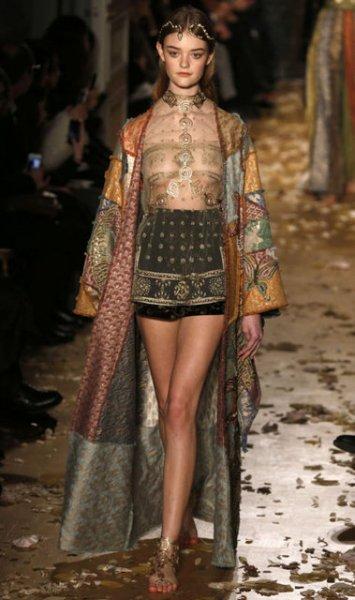 Paris'te şeffaf şov