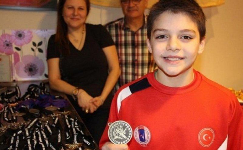 Emre Dodanlı 14 yaşında 80'inci madalyasını aldı 