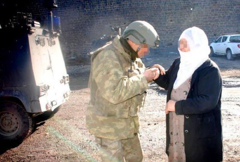 Sur'da vatandaşların teröre isyanı